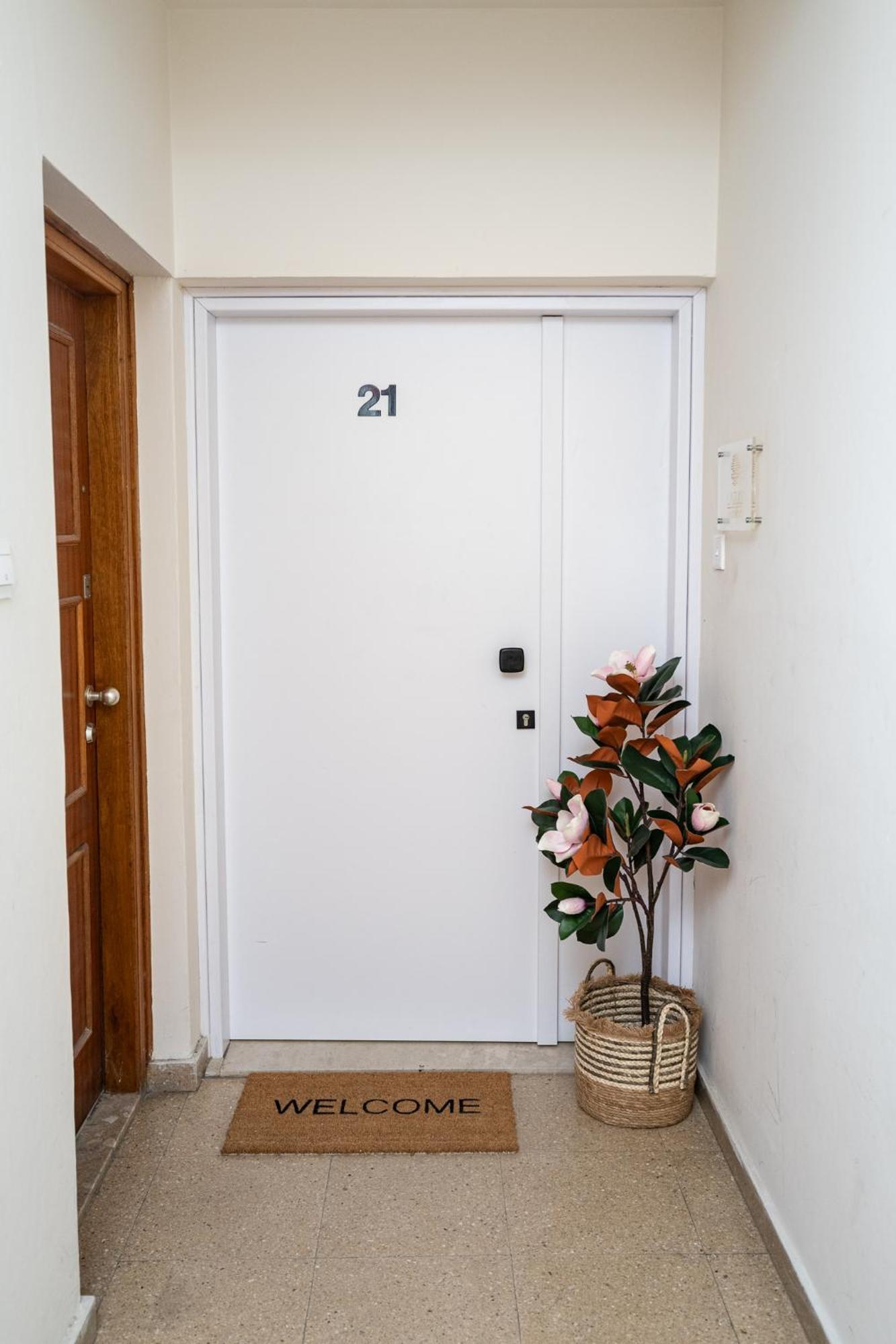 Lazuli Sea View Beachfront Ap 21 Larnaca Ngoại thất bức ảnh