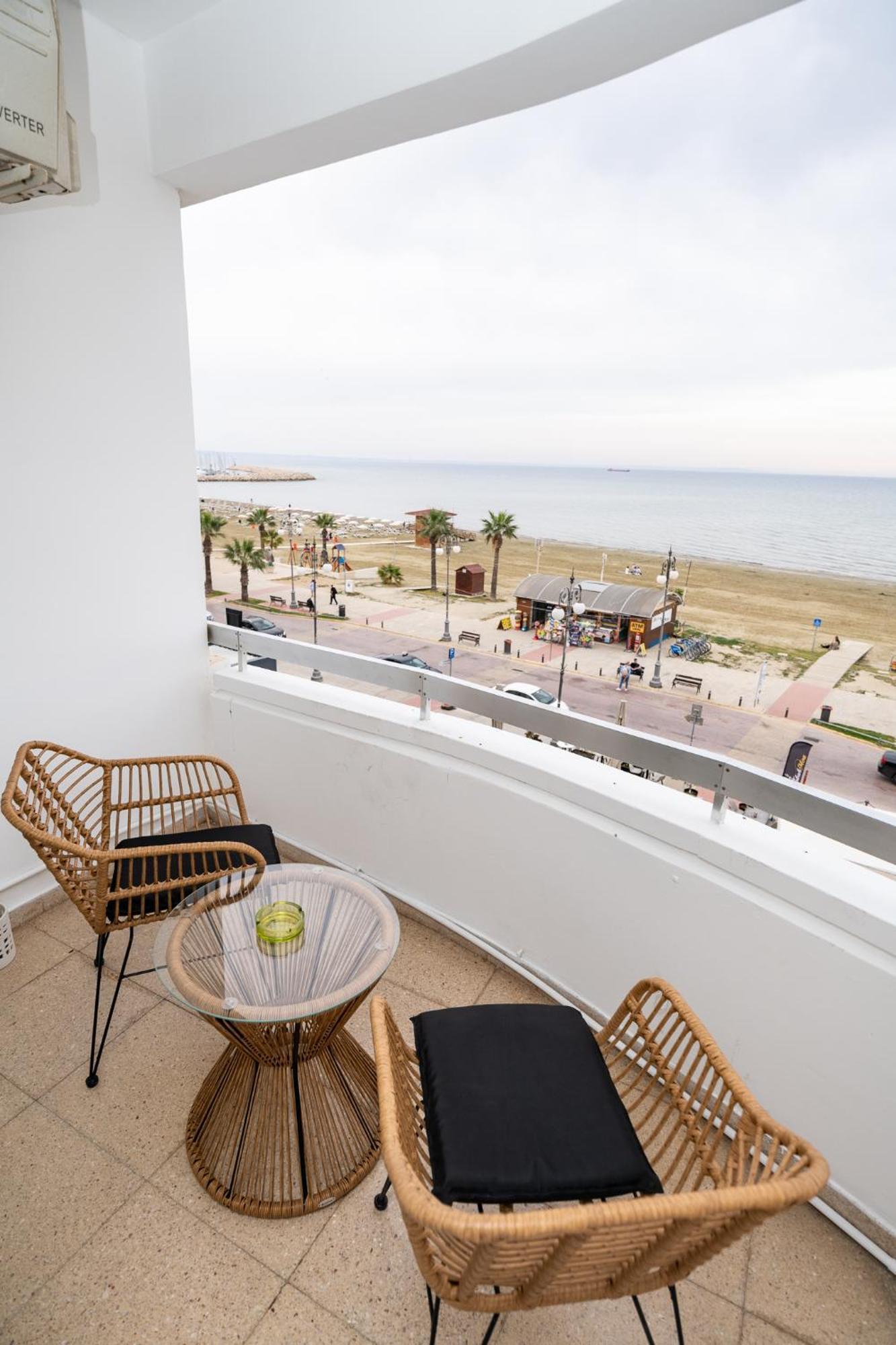 Lazuli Sea View Beachfront Ap 21 Larnaca Ngoại thất bức ảnh
