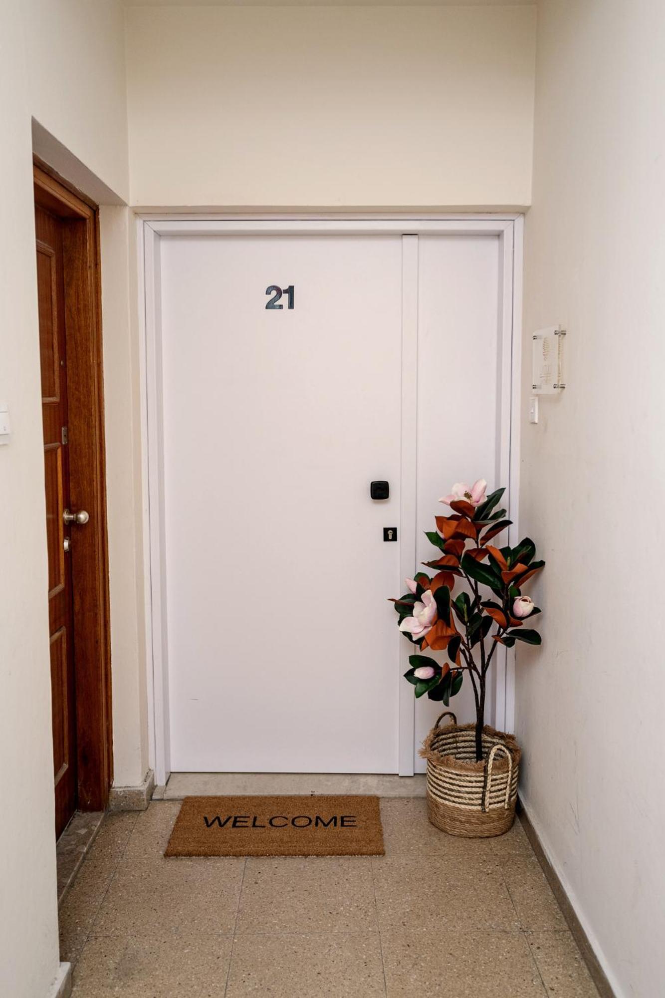 Lazuli Sea View Beachfront Ap 21 Larnaca Ngoại thất bức ảnh