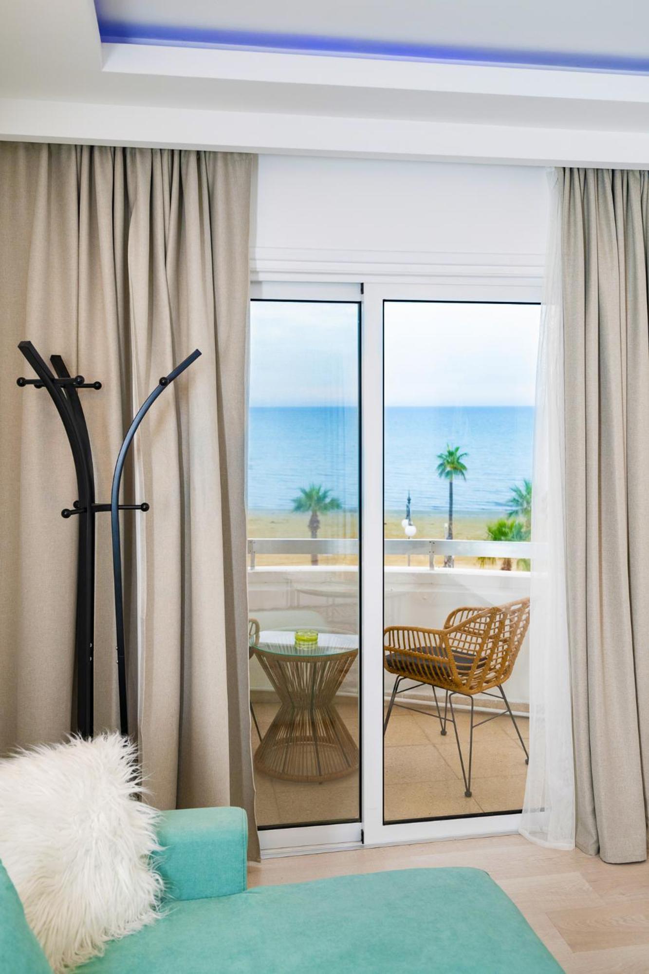 Lazuli Sea View Beachfront Ap 21 Larnaca Ngoại thất bức ảnh