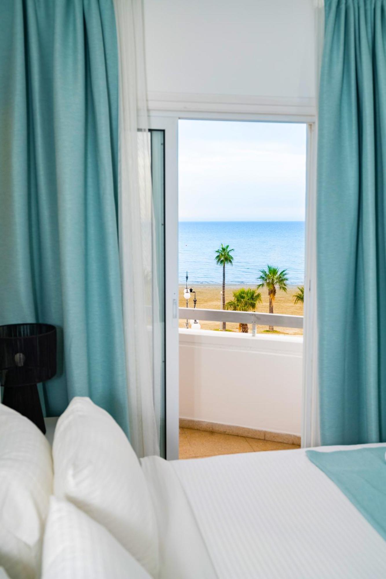 Lazuli Sea View Beachfront Ap 21 Larnaca Ngoại thất bức ảnh